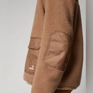 The Arrivals KENDA Water-Repellent Sherpa Fleece Jacket in Sand Brown Men Medium